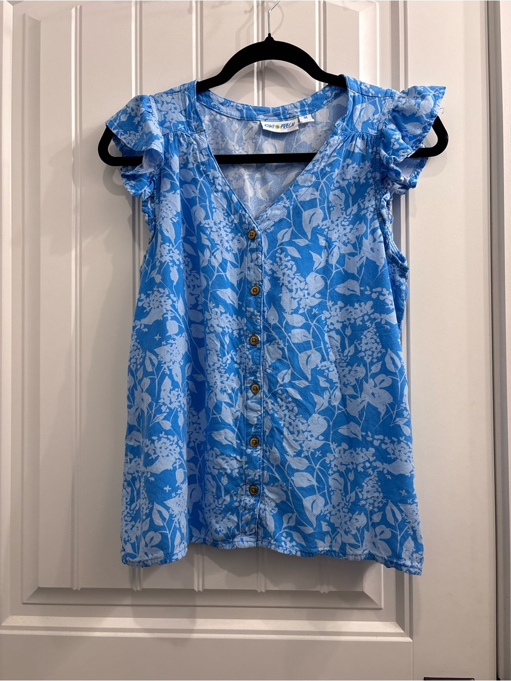 Kiwi Blue Floral Button-Front Sleeveless Blouse